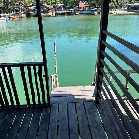 Mooi Park Hotell Sorong Exteriör bild