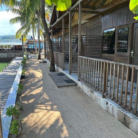 Mooi Park Hotell Sorong Exteriör bild