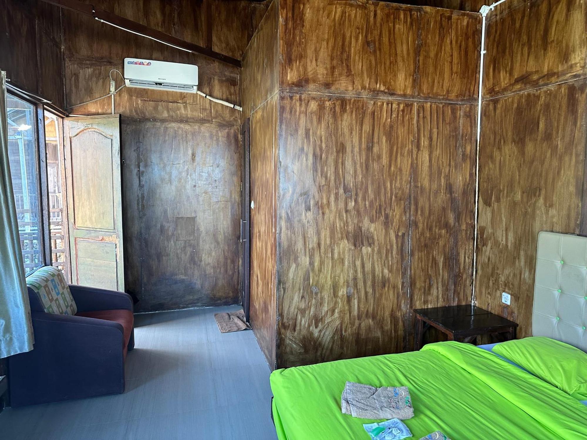 Mooi Park Hotell Sorong Exteriör bild