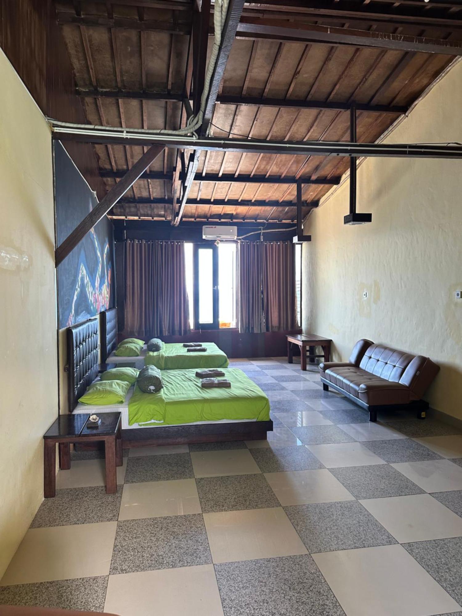 Mooi Park Hotell Sorong Exteriör bild