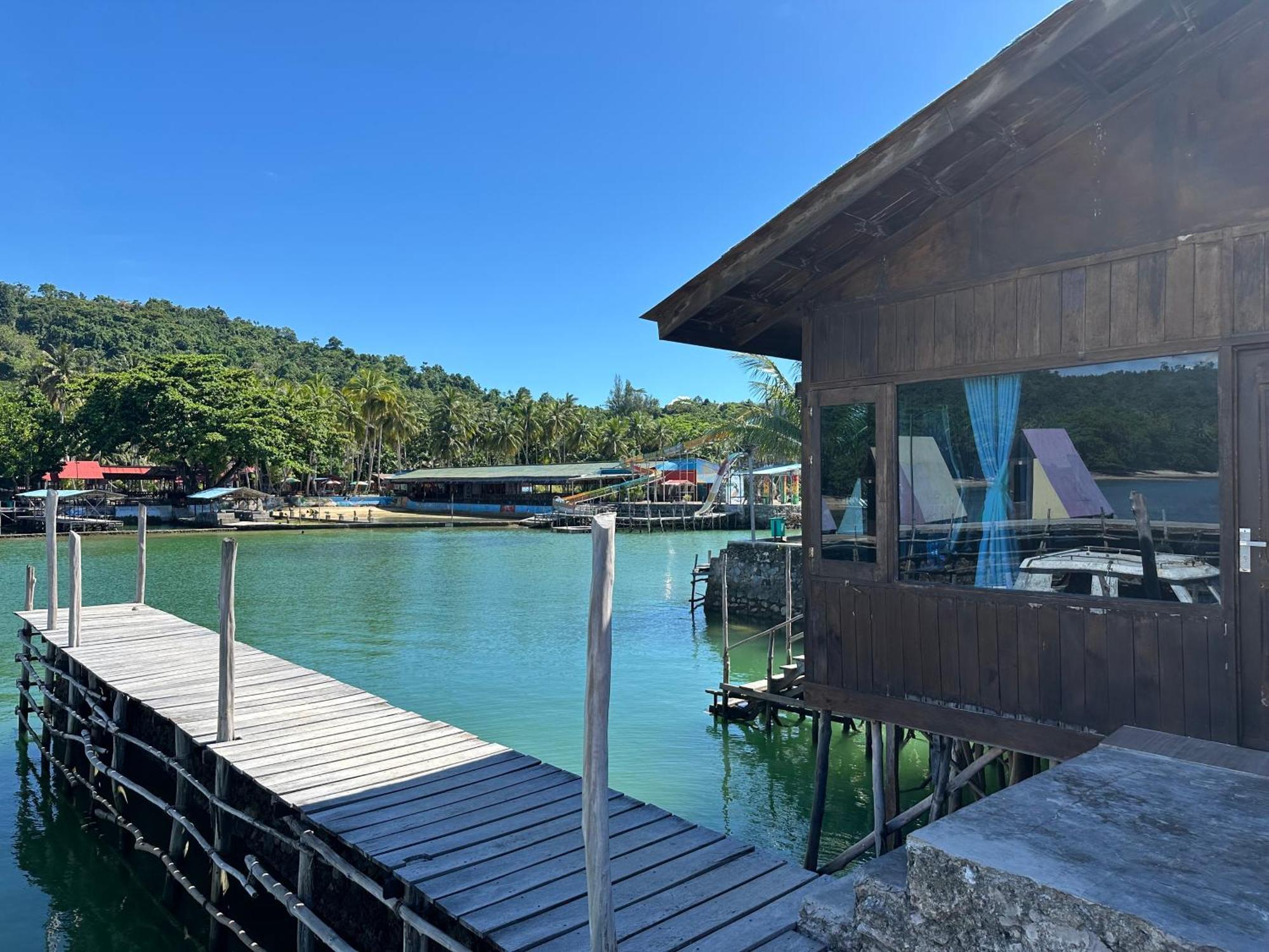 Mooi Park Hotell Sorong Exteriör bild