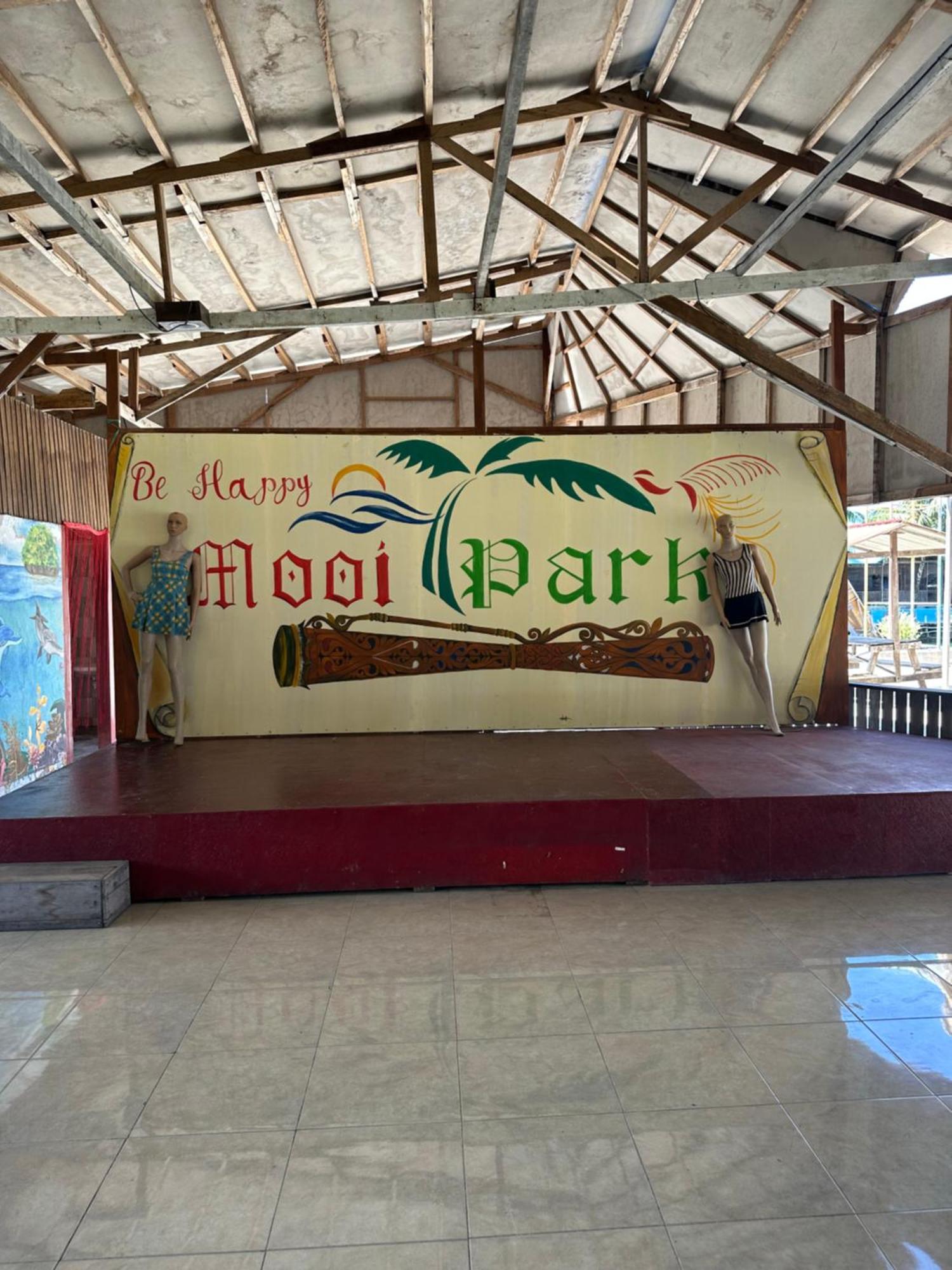 Mooi Park Hotell Sorong Exteriör bild