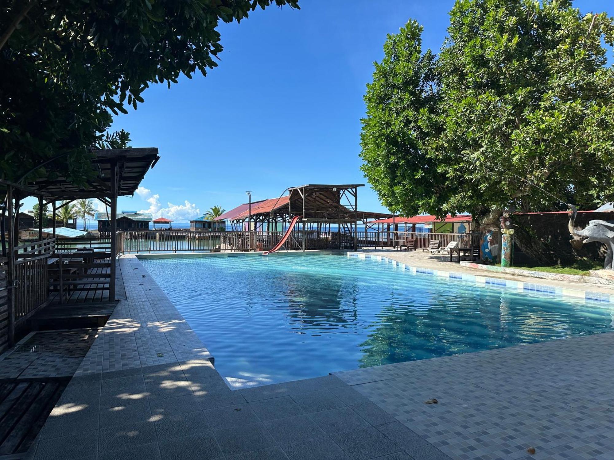 Mooi Park Hotell Sorong Exteriör bild