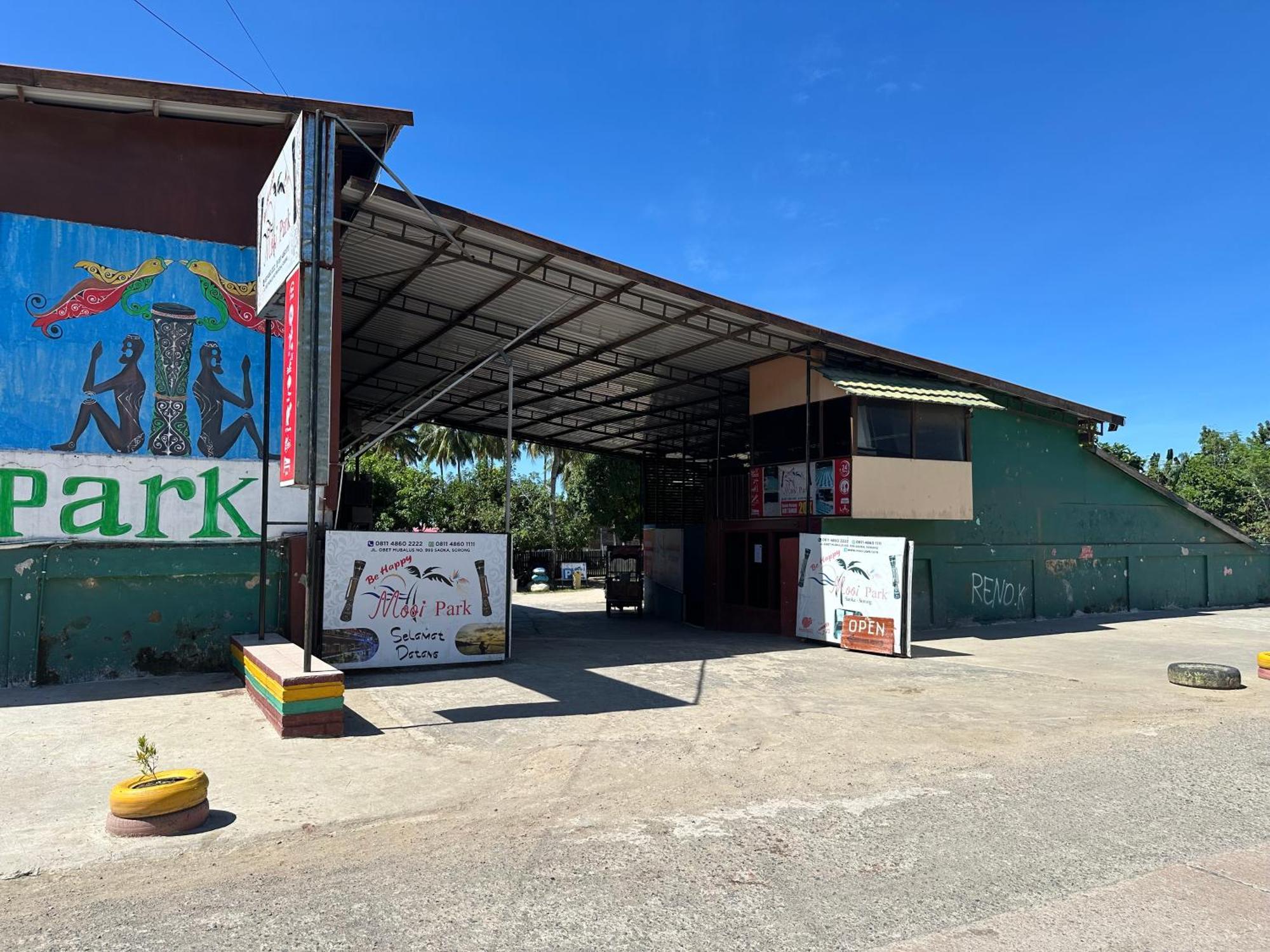 Mooi Park Hotell Sorong Exteriör bild
