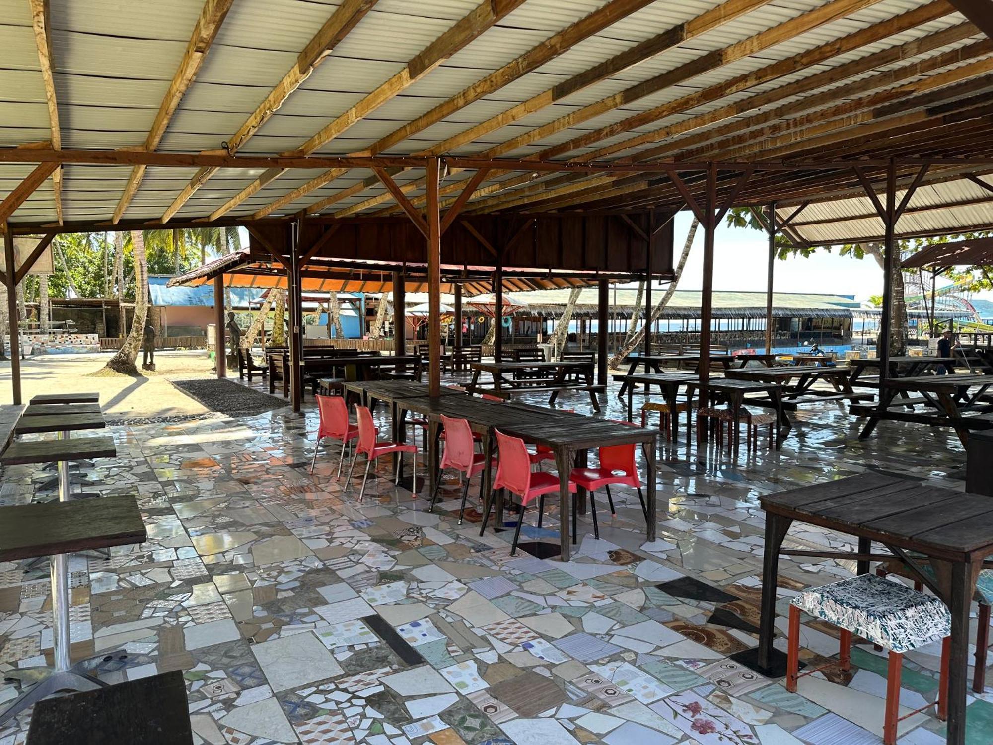 Mooi Park Hotell Sorong Exteriör bild